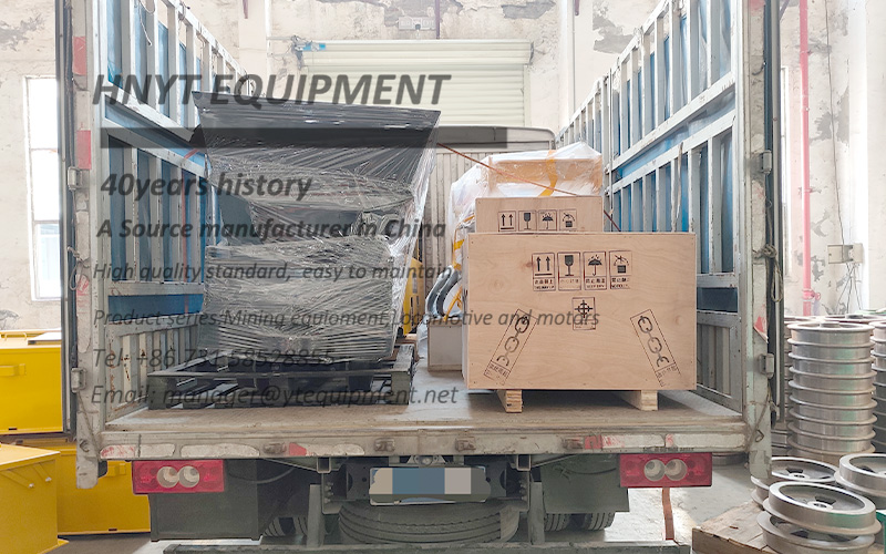 export of 2.5 ton battery locomotive and rock loader 4.jpg