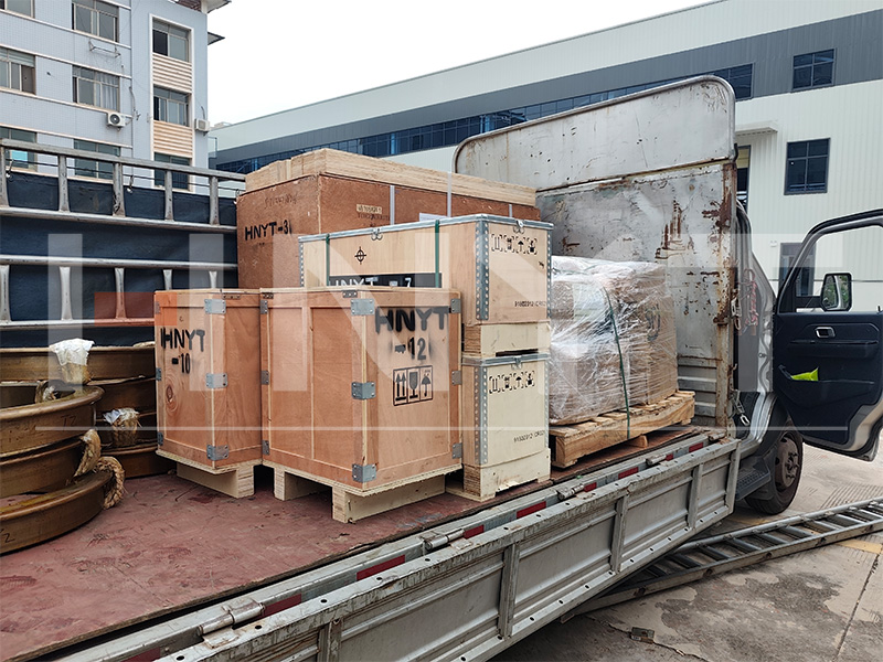Компания HNYT Equipment отгрузила запчасти и оборудование для горнодобываю